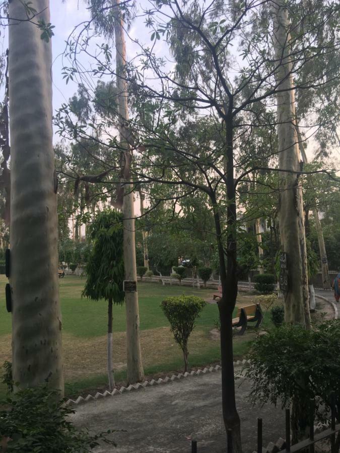 Apartment Near Shaukat Khanum Lahore Exterior photo