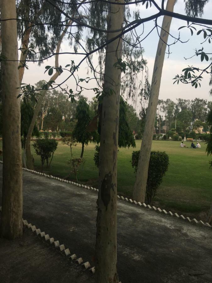 Apartment Near Shaukat Khanum Lahore Exterior photo